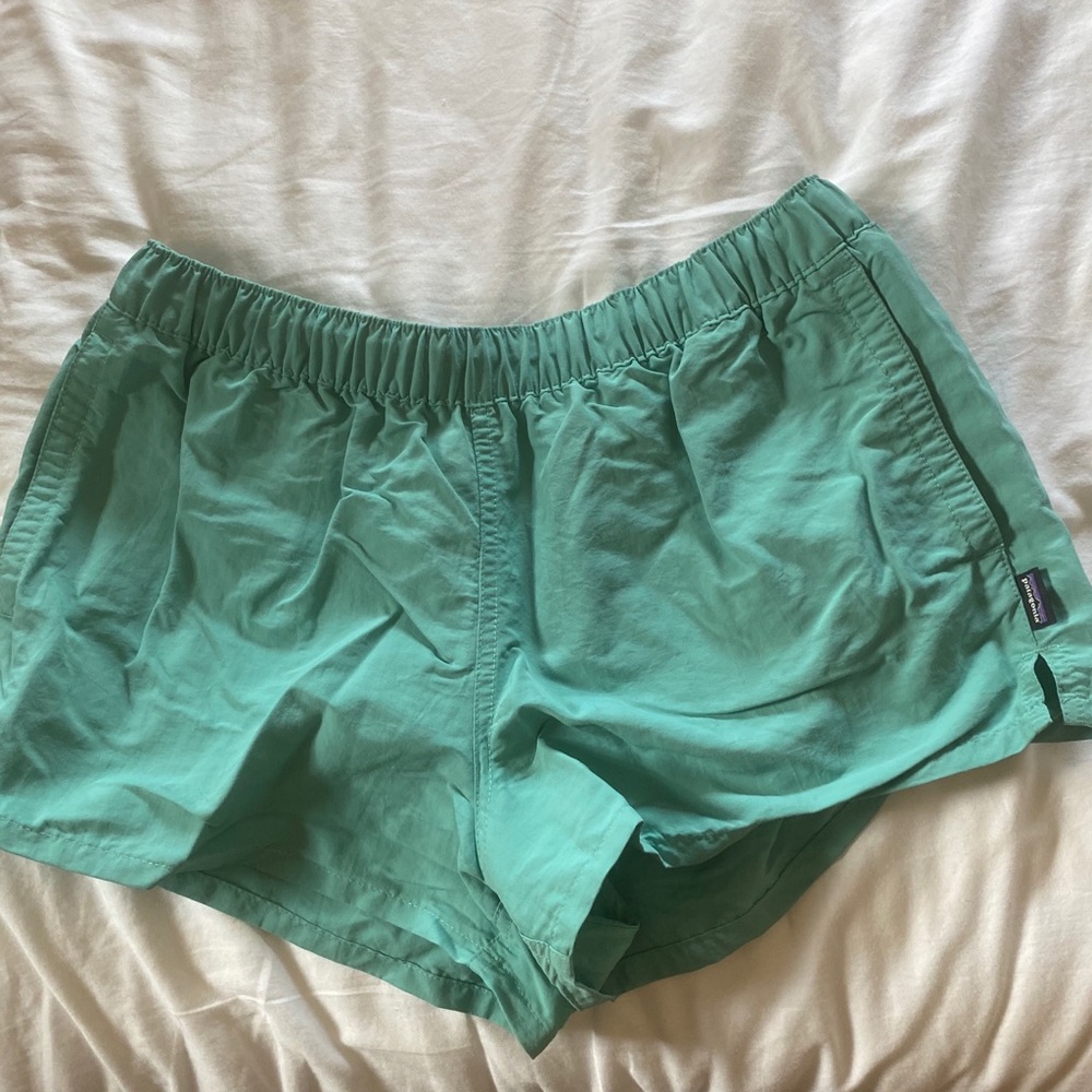 SOLD ‼️Patagonia women’s barely baggies short